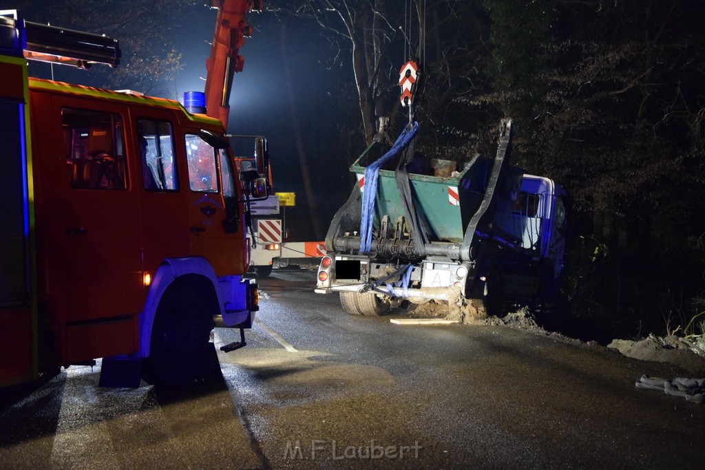 Container LKW umgestuerzt Koeln Brueck Bruecker- Dellbruecker Mauspfad P518.JPG - Miklos Laubert